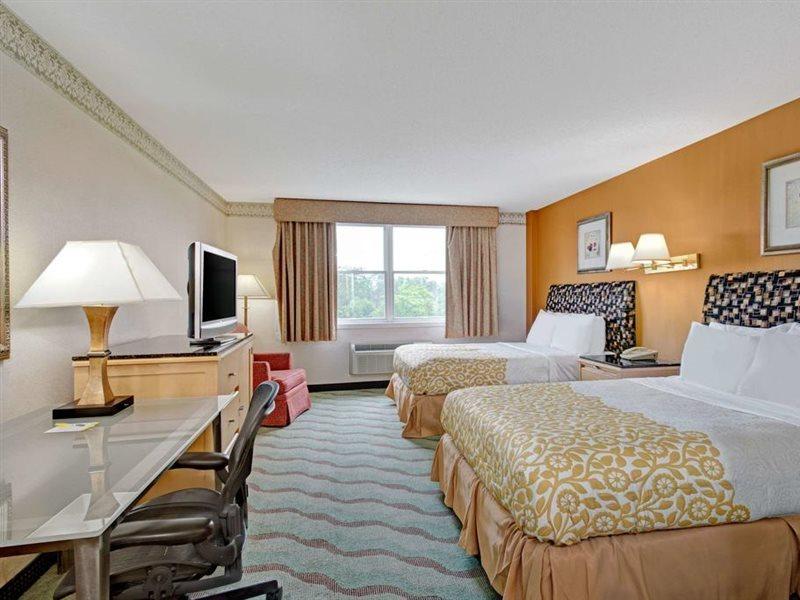 Days Hotel By Wyndham Methuen Ma Conference Center Екстер'єр фото