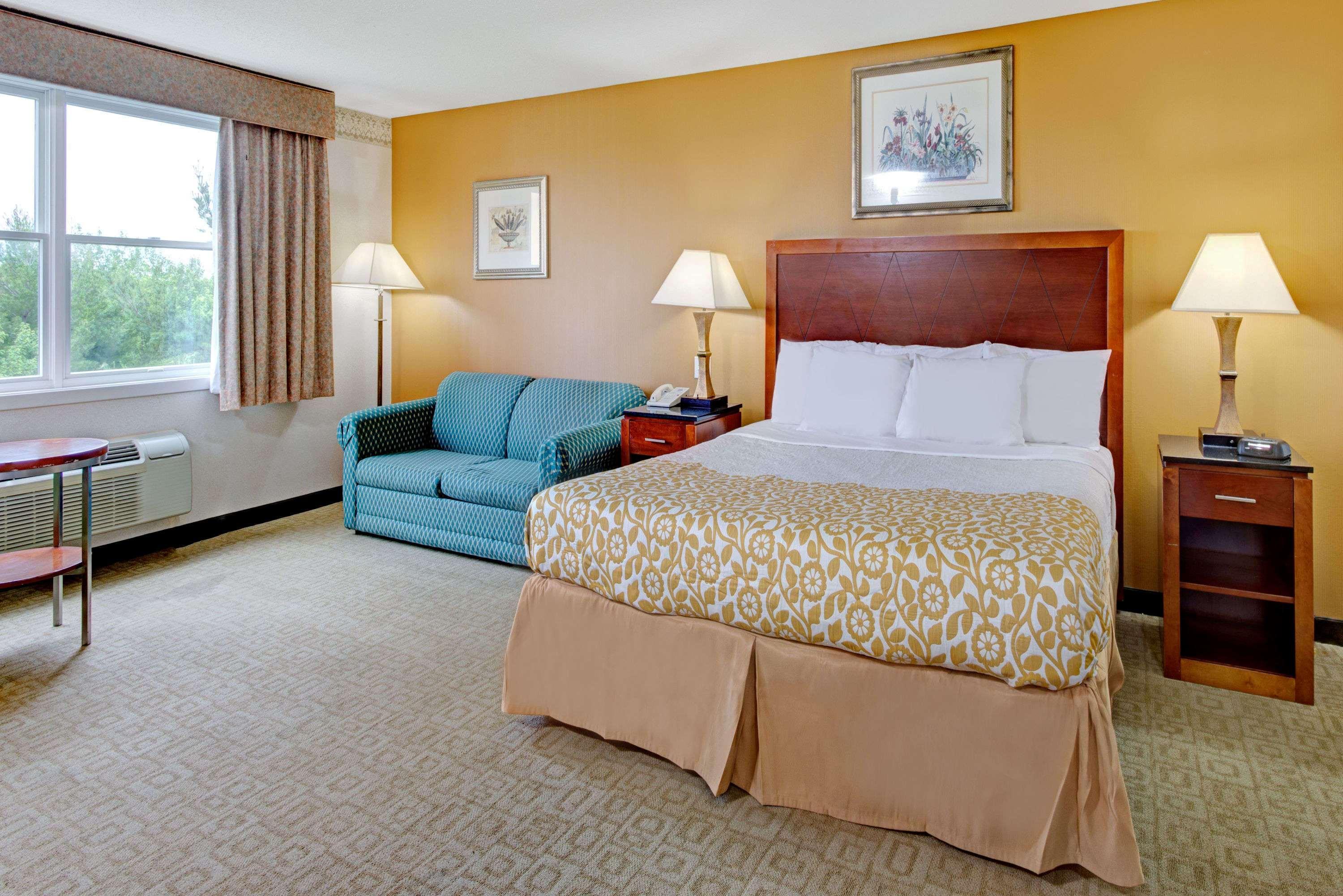 Days Hotel By Wyndham Methuen Ma Conference Center Екстер'єр фото