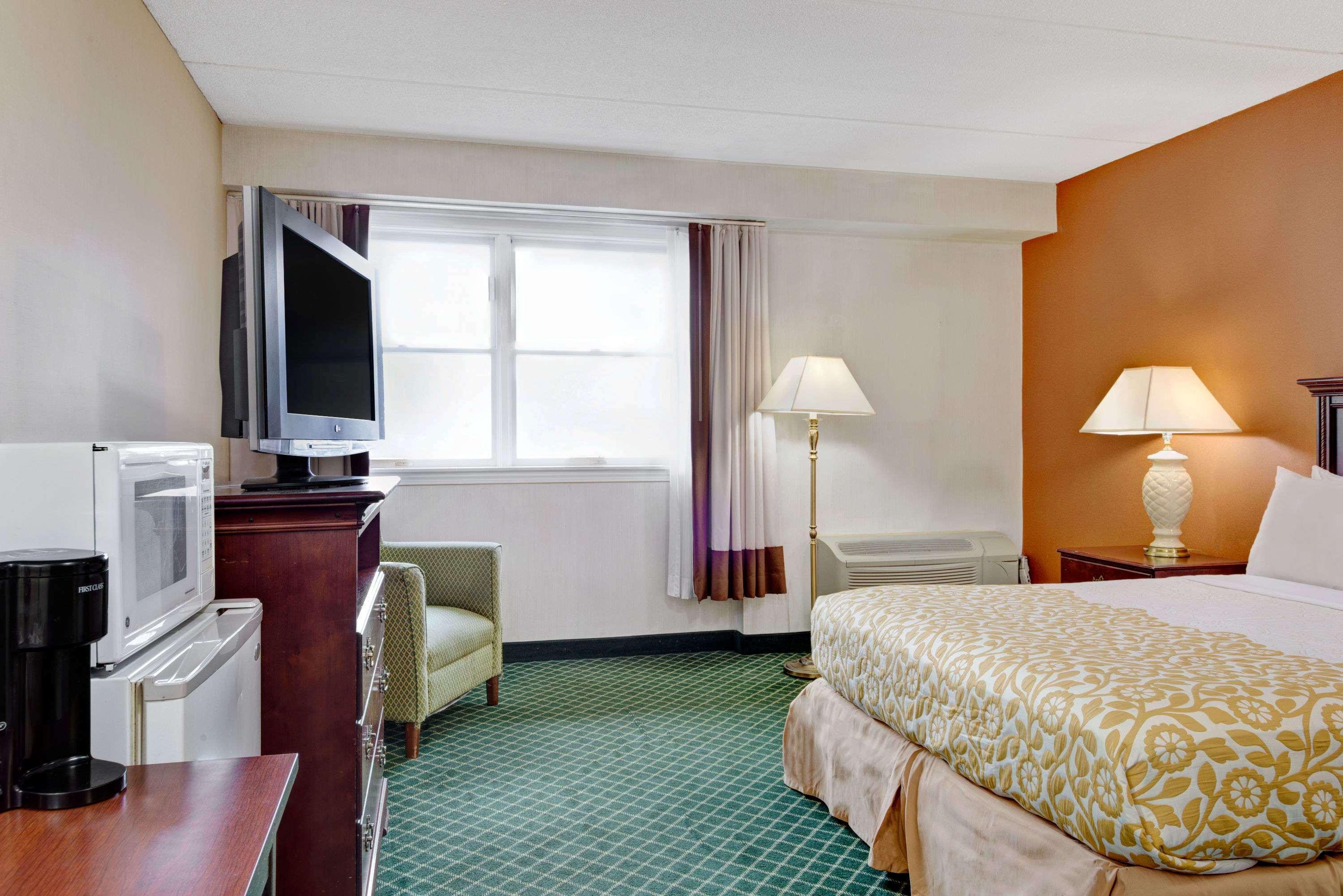 Days Hotel By Wyndham Methuen Ma Conference Center Екстер'єр фото