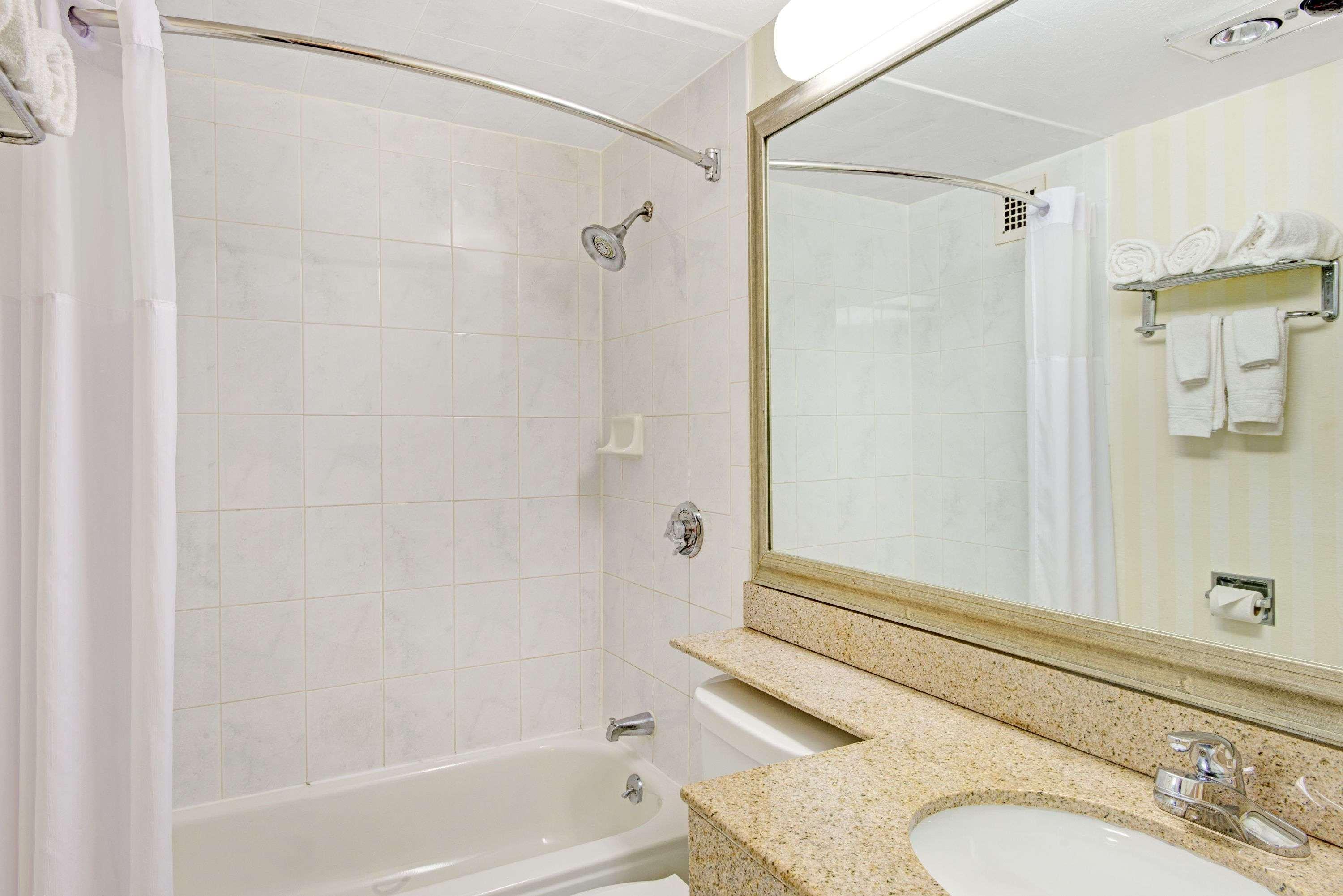 Days Hotel By Wyndham Methuen Ma Conference Center Екстер'єр фото