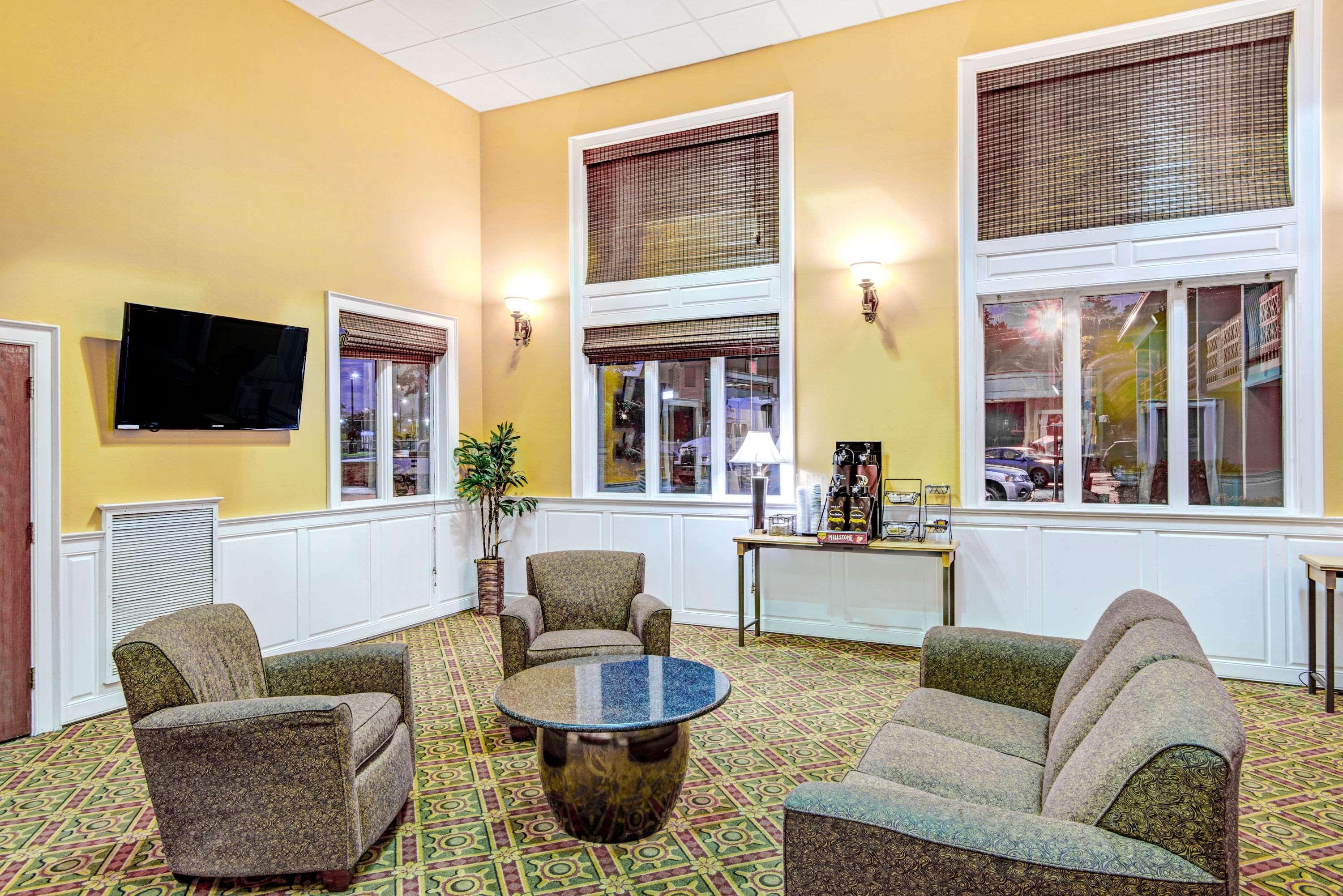Days Hotel By Wyndham Methuen Ma Conference Center Екстер'єр фото